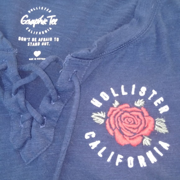 2/$14 Hollister Rose graphic tee. Size Small - Picture 2 of 5